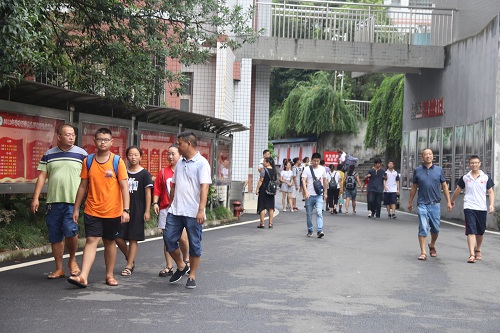 报名现场 (3).JPG