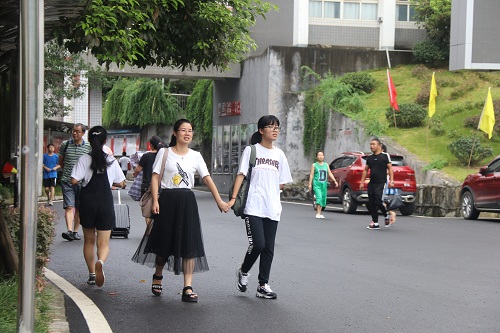 报名现场 (1).JPG