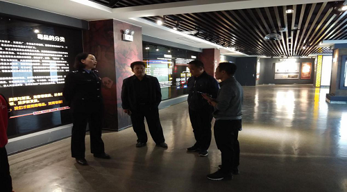 1州公安局禁毒委和教体局综治办相关领导为我校老师讲解禁毒知识.png 1州公安局禁毒委和教体局综治办相关领导为我校老师讲解禁毒知识.png