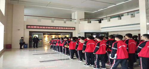 学生前往湘西州禁毒基地学习.png 学生前往湘西州禁毒基地学习.png