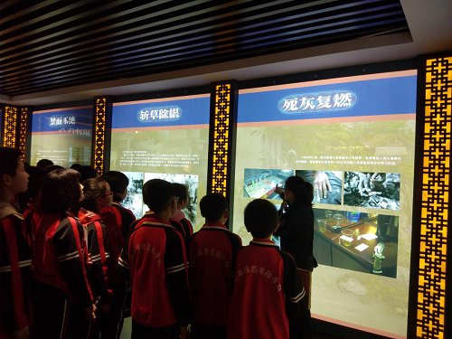 2学生前往湘西州禁毒基地学习3.png 2学生前往湘西州禁毒基地学习3.png