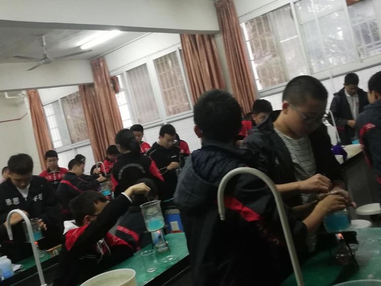 23初三化学特色课.jpg 23初三化学特色课.jpg