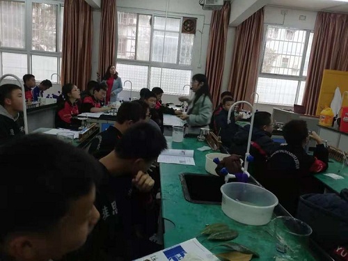 1初三化学特色课.jpg 1初三化学特色课.jpg