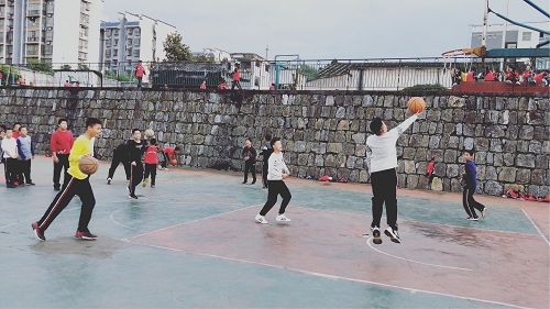 12初一体育特色课.jpg 12初一体育特色课.jpg