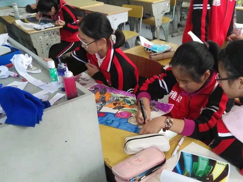 15初一美术科幻画特色课.jpg 15初一美术科幻画特色课.jpg