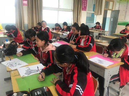 16 初一美术彩砂画第五课2.jpg 16 初一美术彩砂画第五课2.jpg