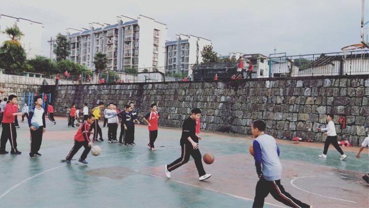 6篮球课.jpg 6篮球课.jpg