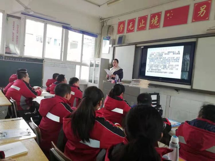 9七年级语文特色课.jpg 9七年级语文特色课.jpg