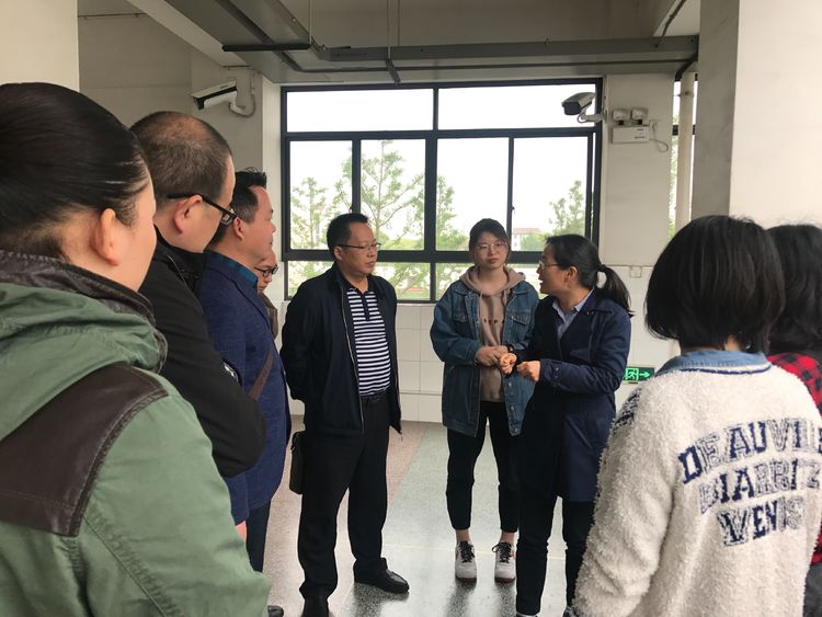 考察第二站---无锡市梅里中学.jpg 考察第二站---无锡市梅里中学.jpg