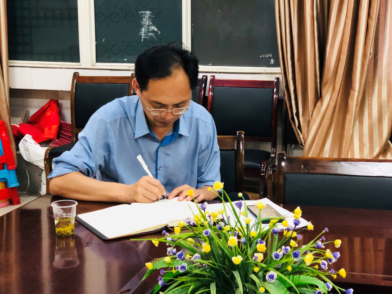 麻二平校长.png 麻二平校长.png