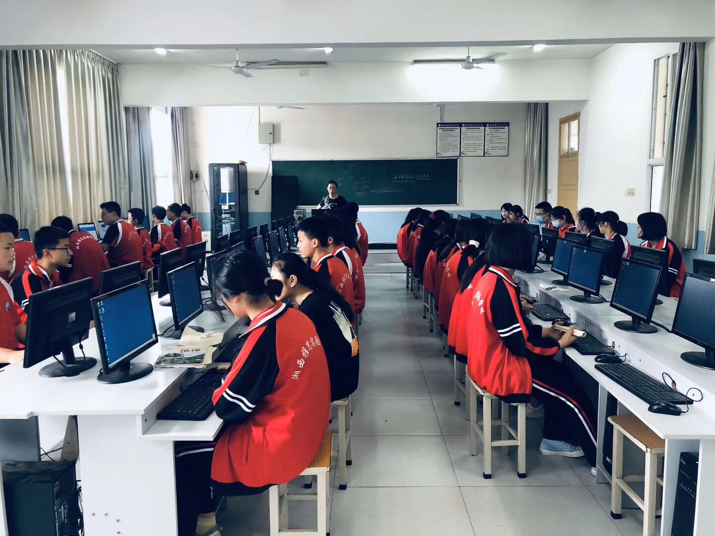 实验训练.jpg 实验训练.jpg