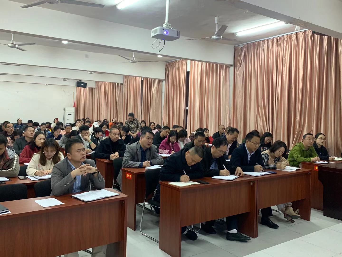 微信图片_20201116093620.jpg 微信图片_20201116093620.jpg