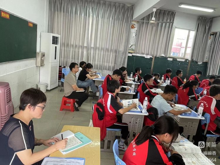 化学教研勤3.jpg 化学教研勤3.jpg