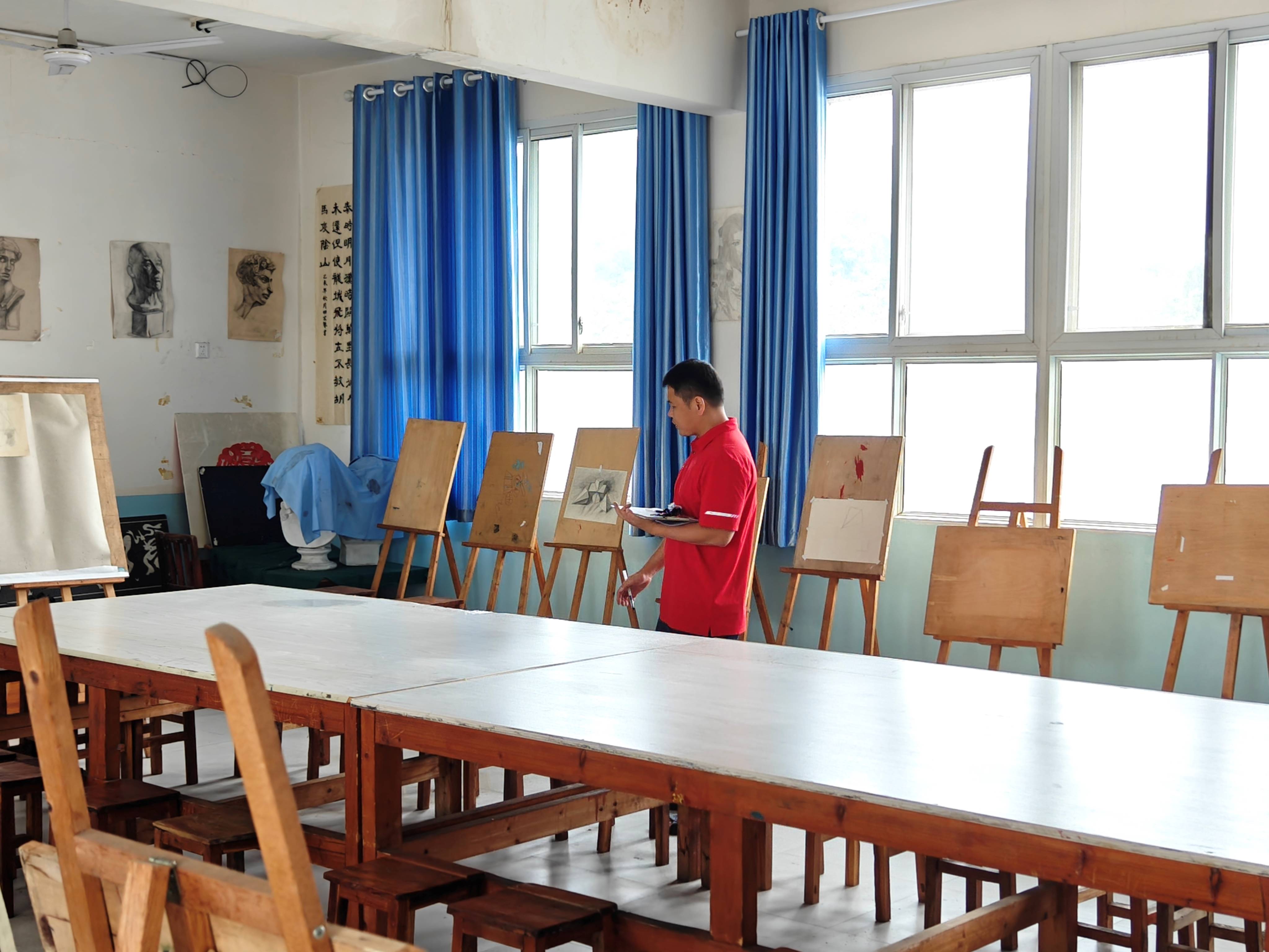 美术室.jpg 美术室.jpg