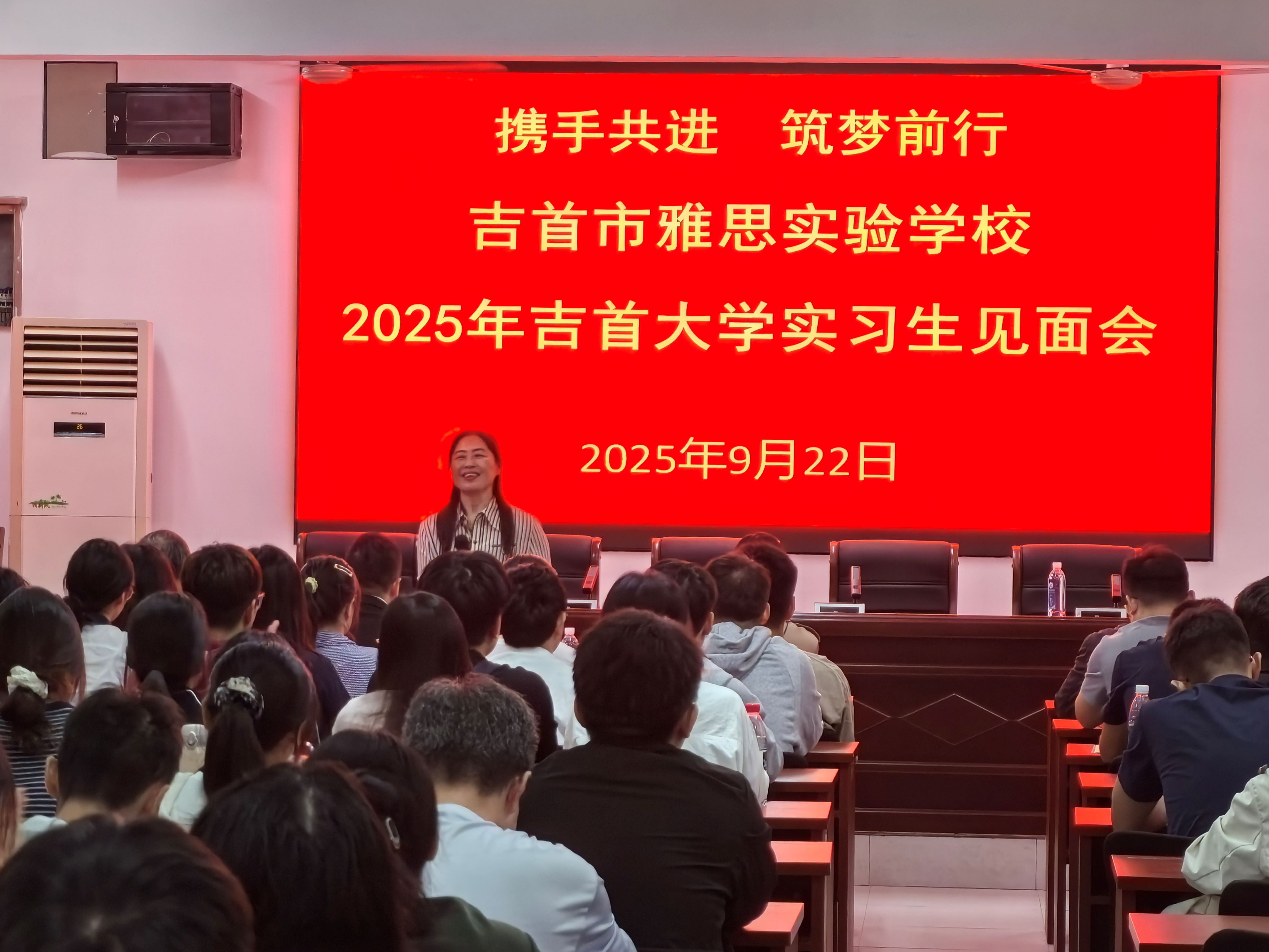 6389415055065382122827775.jpg 杨.jpg