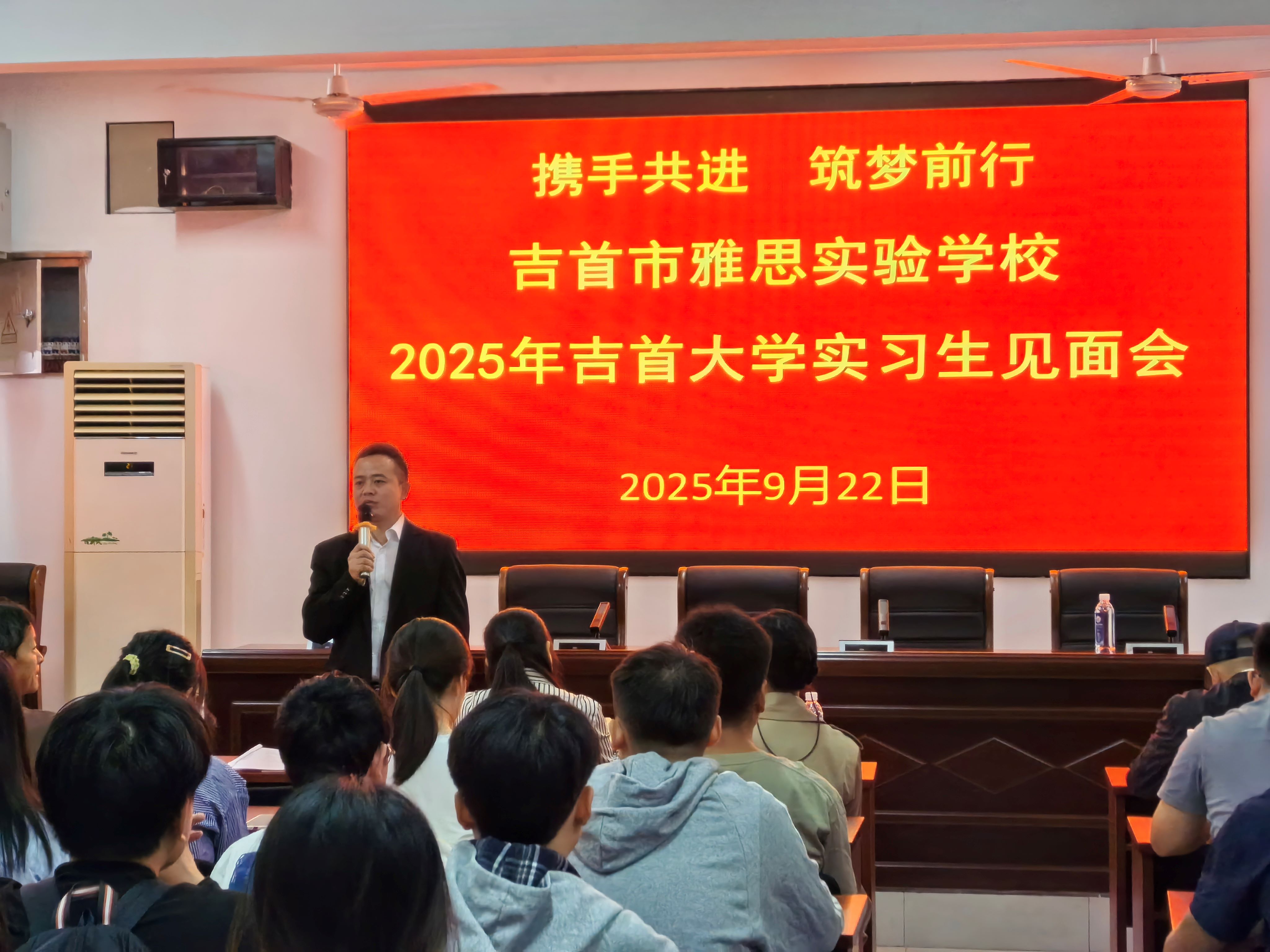 6389415368520125859924463.jpg 黄.jpg