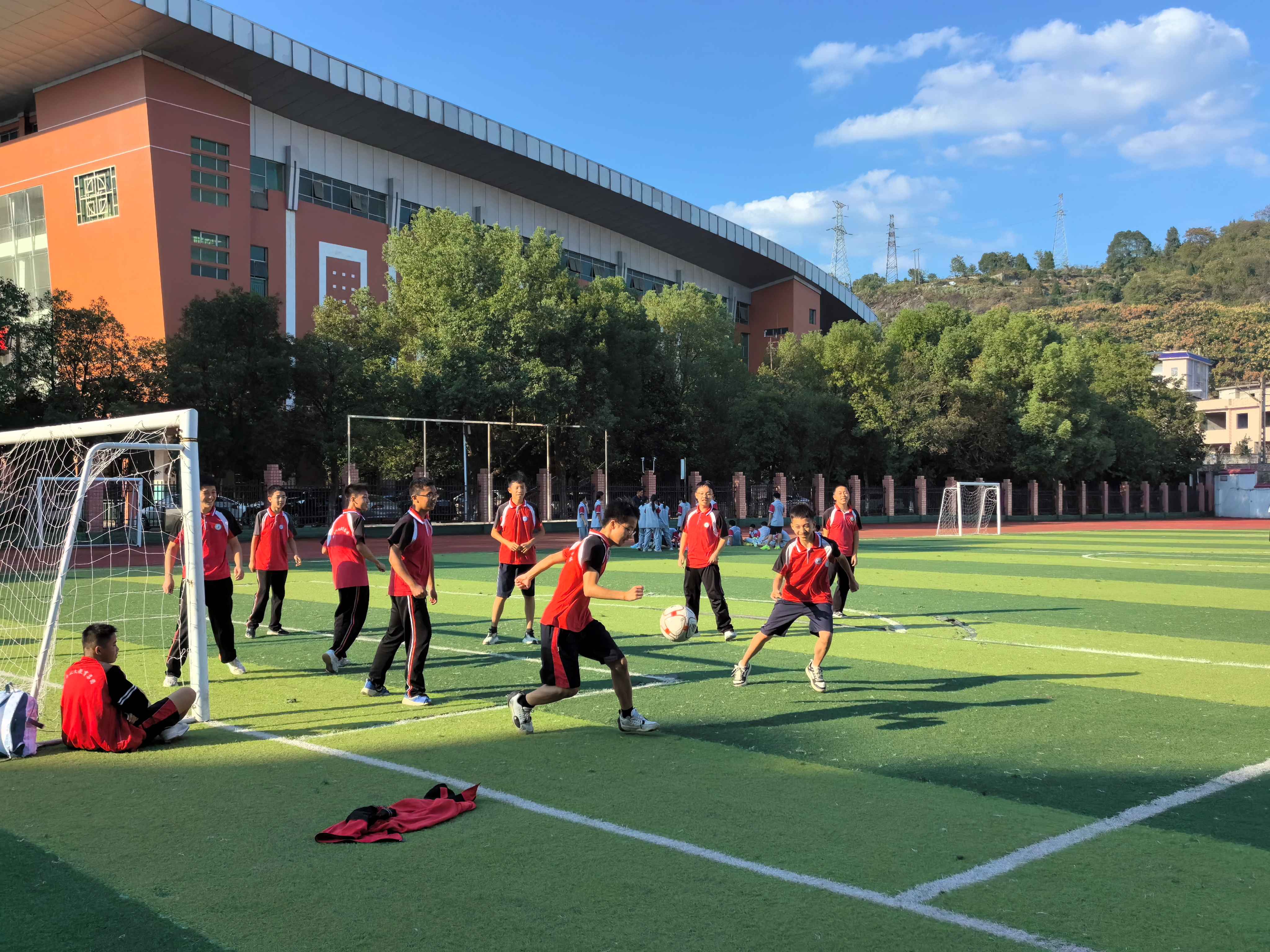 6389596428984891936226809.jpg 足球.jpg