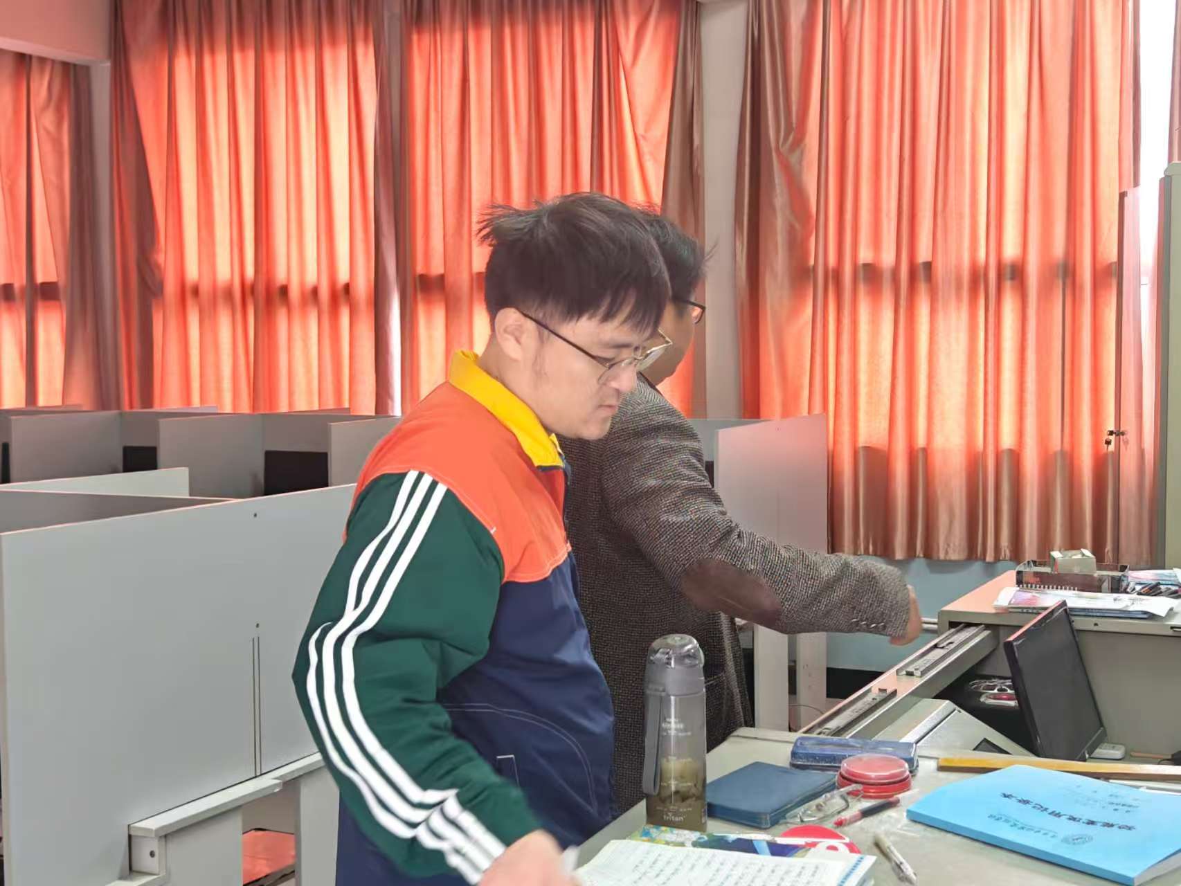 6389778451133953365166995.jpg 计算机.jpg